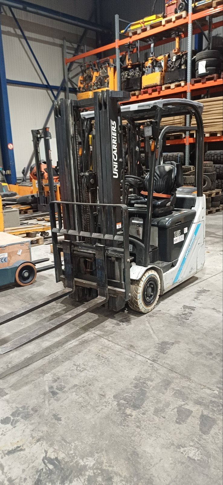Chariot elevateur 3 roues Unicarriers
Je vous propose aujour, Enlèvement ou Envoi, Chariot élévateur