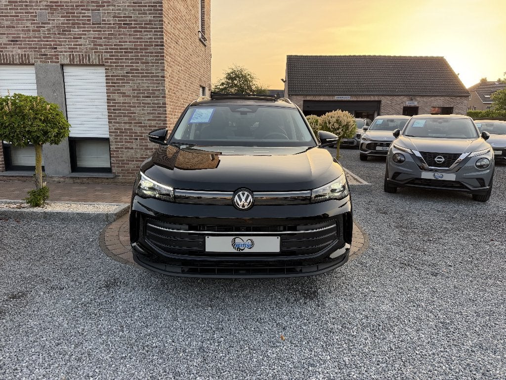 Volkswagen Tiguan 1.5eTSI DSG PANO IQ-LIGHT 30 YEARS EDITION, Auto's, Volkswagen, Automaat, 1498 cc, 4 cilinders, Leder en Stof