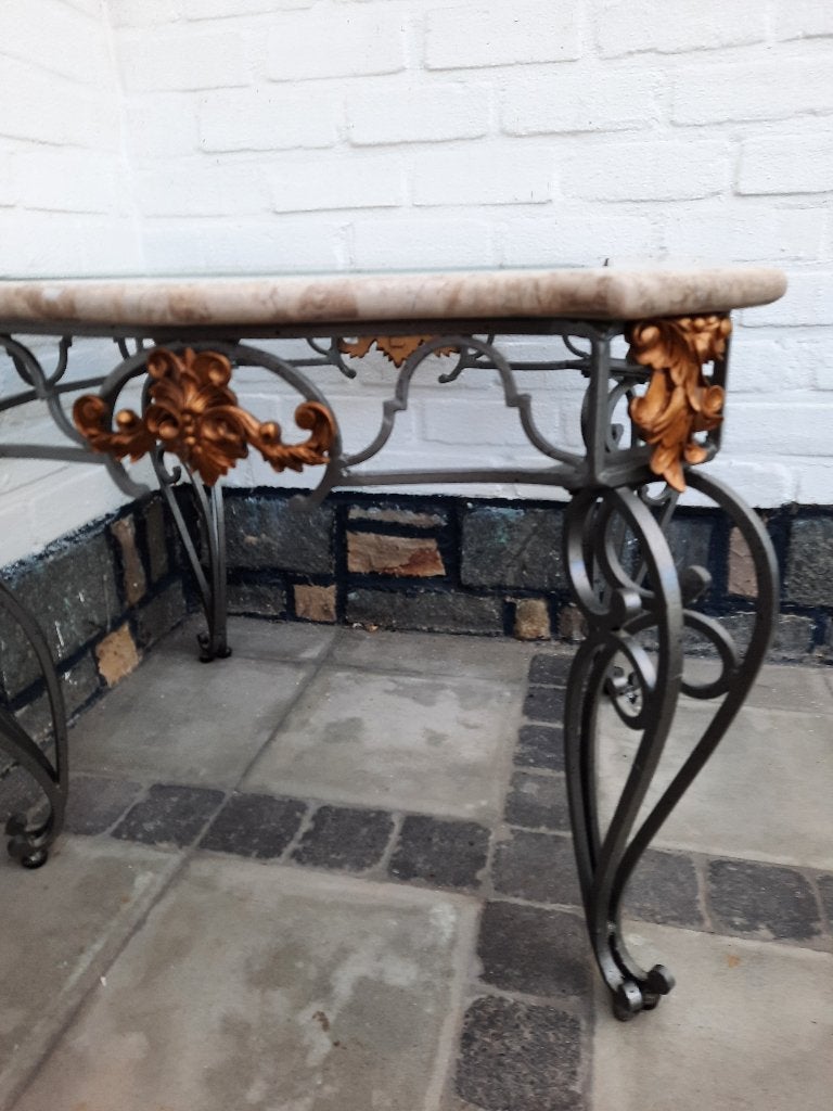 Venetiaanse salontafel, Ophalen