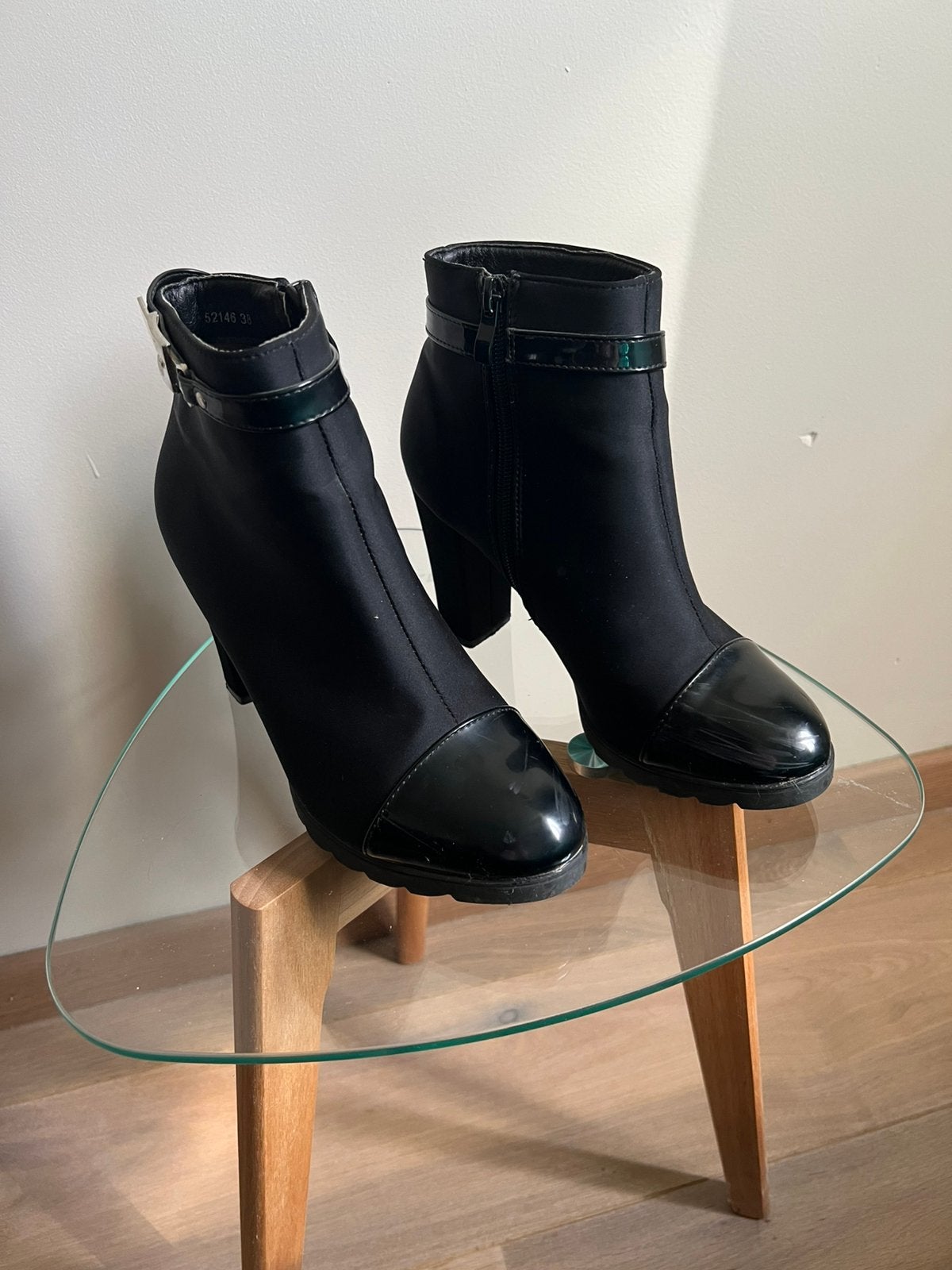 Zwarte pumps/enkellaarsjes - maat 38 - zeer goede staat, Enlèvement ou Envoi, Escarpins, Comme neuf, Noir