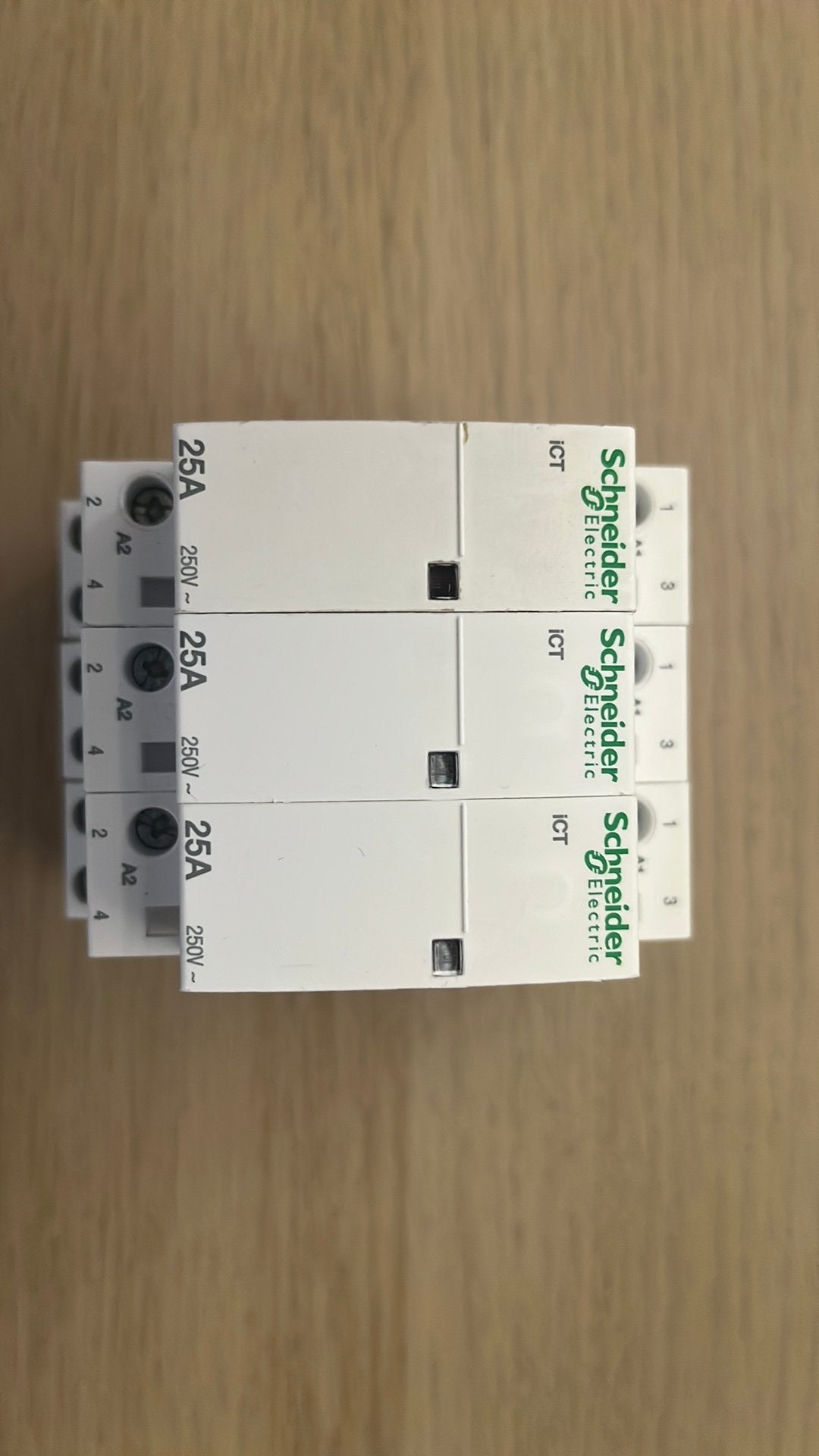Schneider Acti9 iCT 25A 3stuks, Ophalen, Nieuw