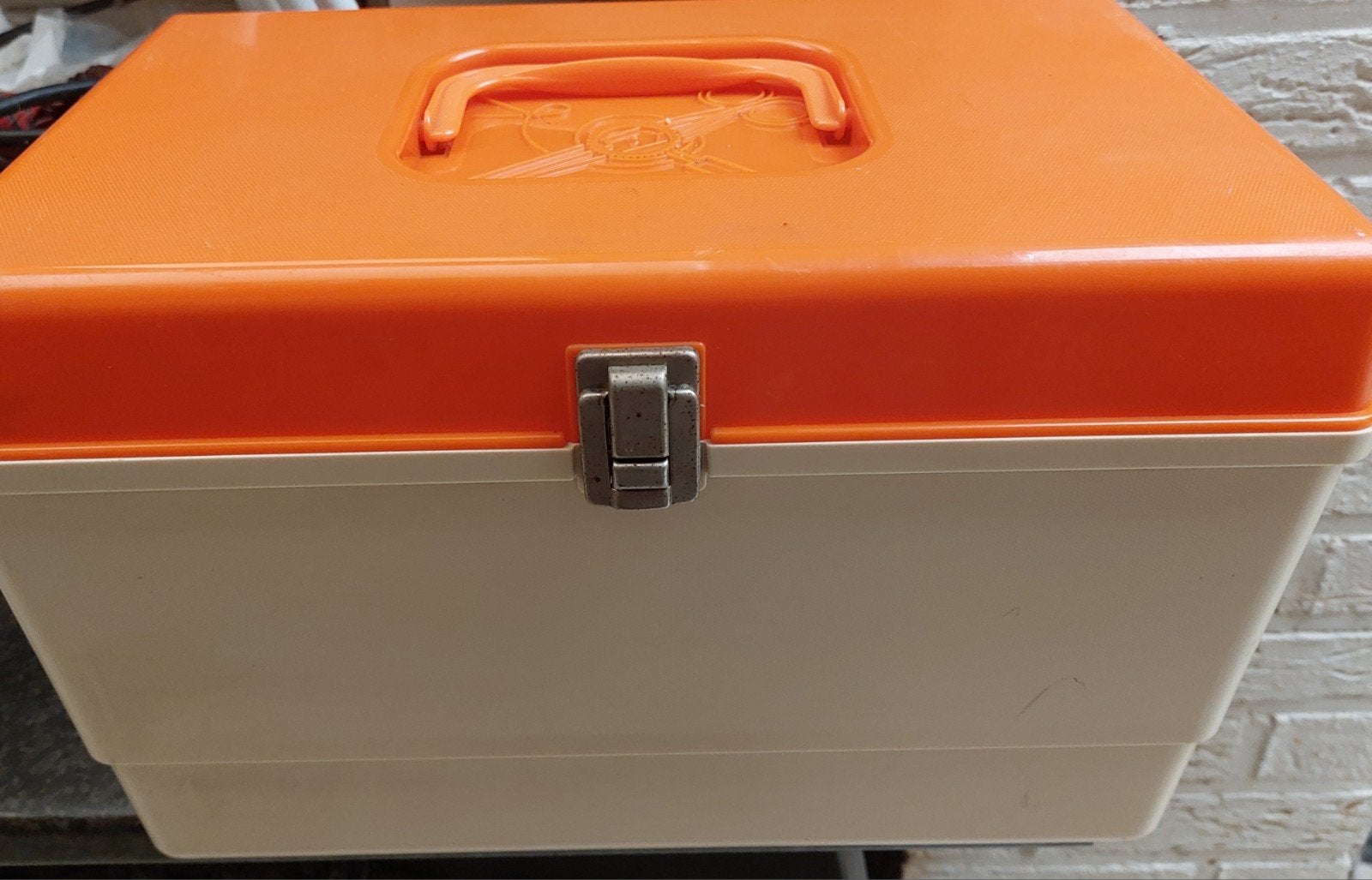 Vintage Curver naaidoos uit de jaren '70,met nog wat naaiger, Hobby en Vrije tijd, Ophalen