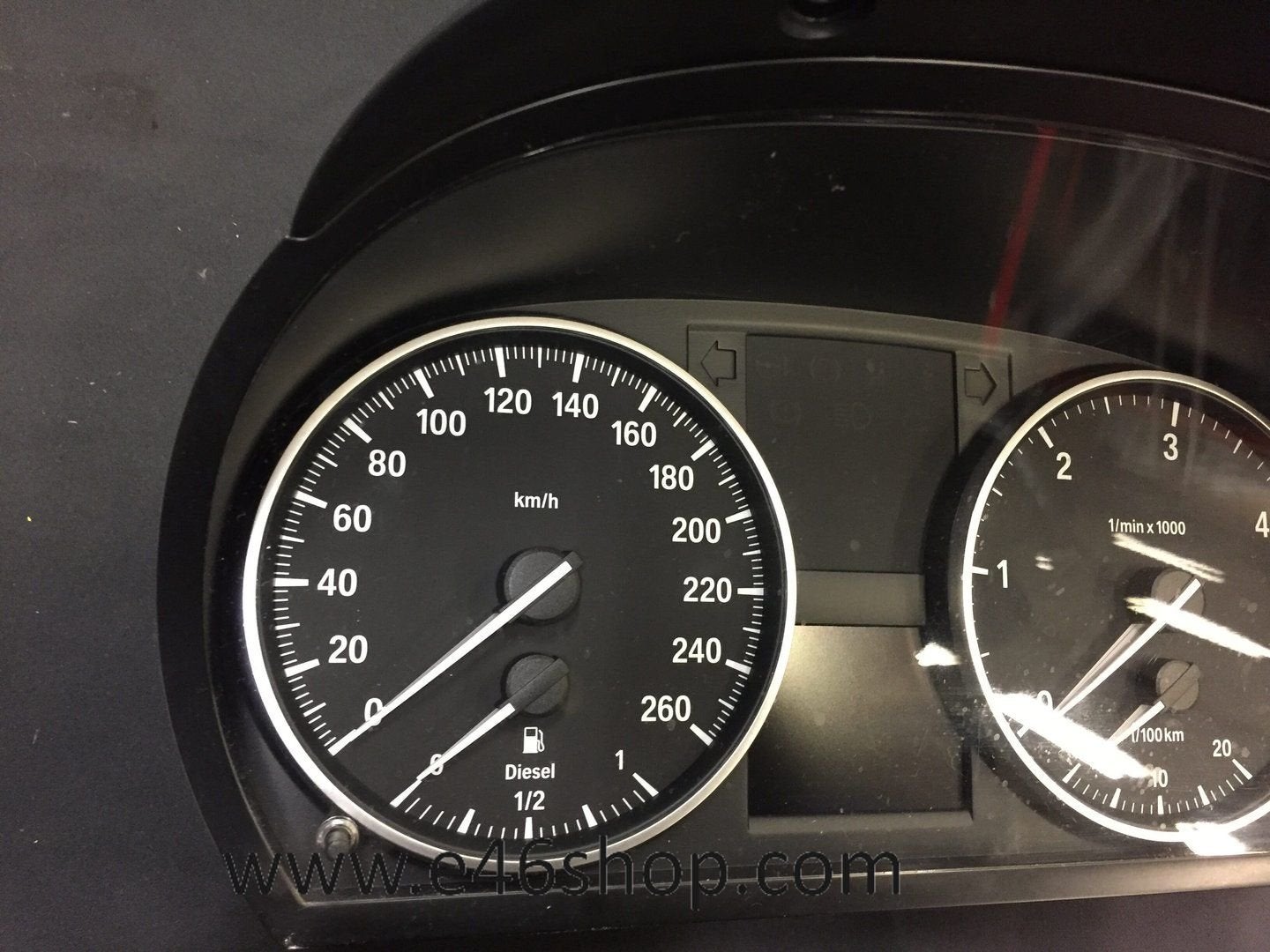 Tellerbak Kilometerteller BMW E90 E91 318d handbak, Auto-onderdelen, Dashboard en Schakelaars, BMW, Gebruikt, Ophalen of Verzenden