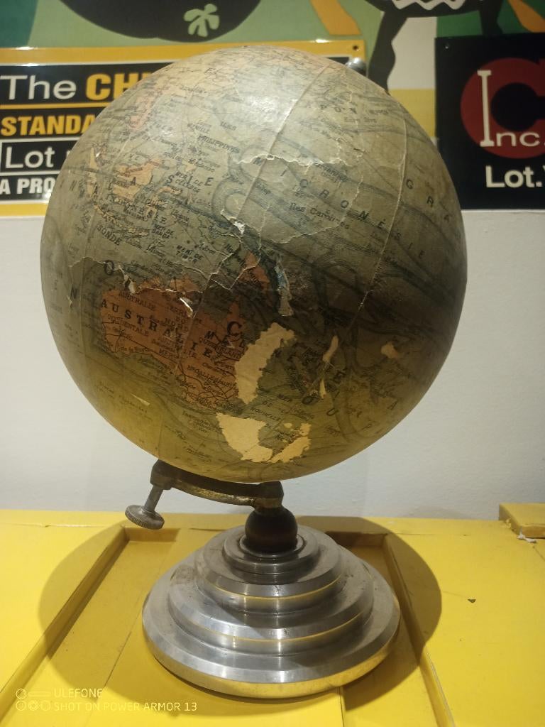 Très ancien globe terrestre mappemonde, Enlèvement