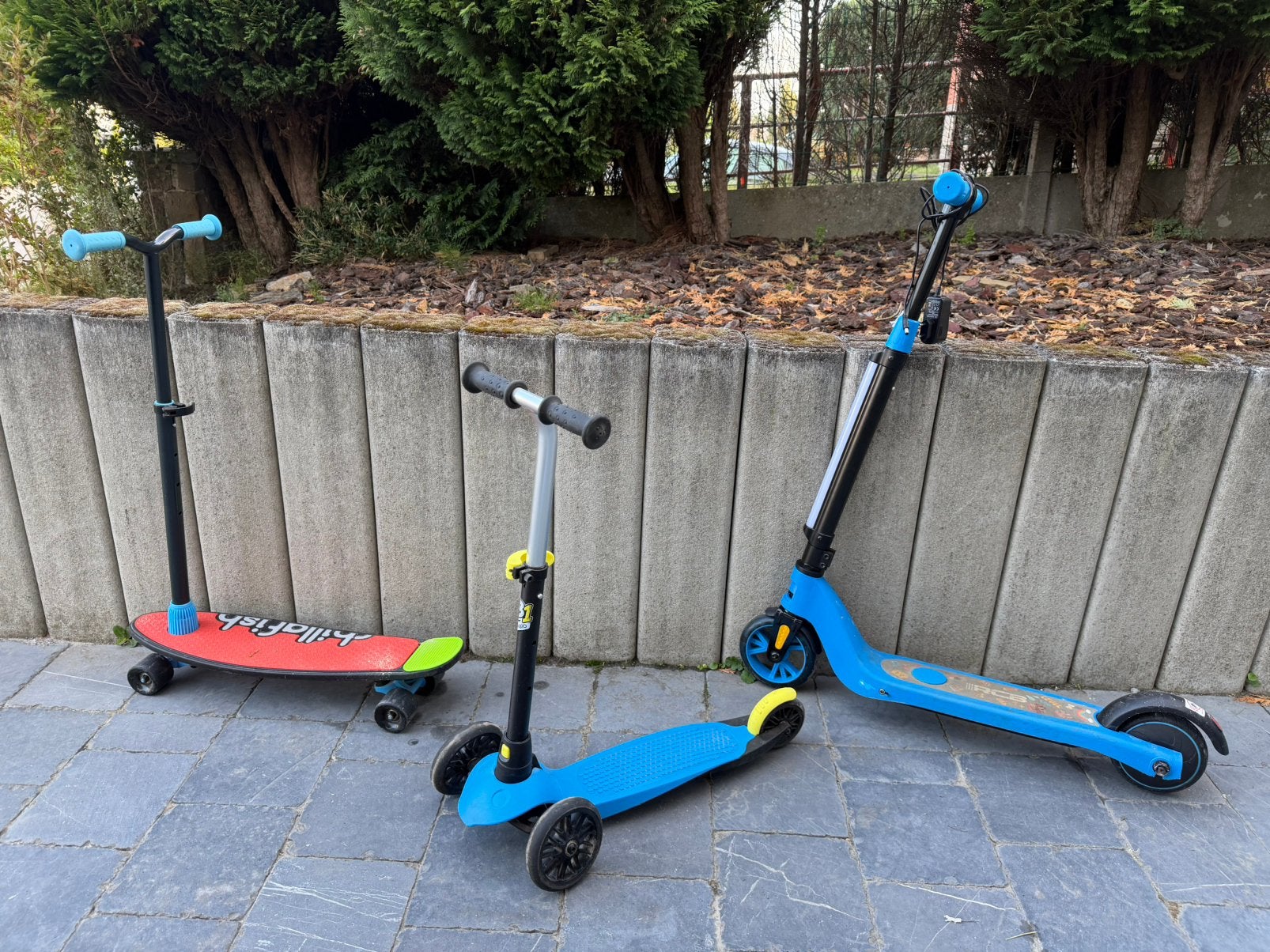 Set van 3 steps – waarvan 1 elektrisch – €50, Ophalen, Zo goed als nieuw