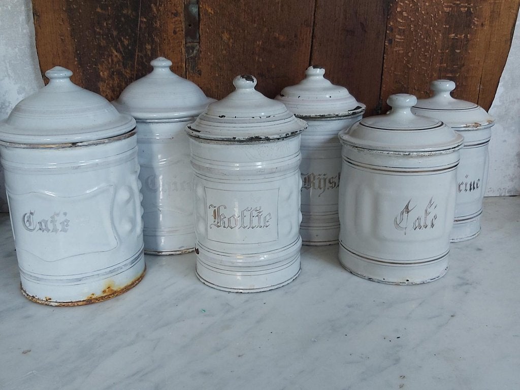 6 oude witte emaille vooraardbussen, Ophalen of Verzenden