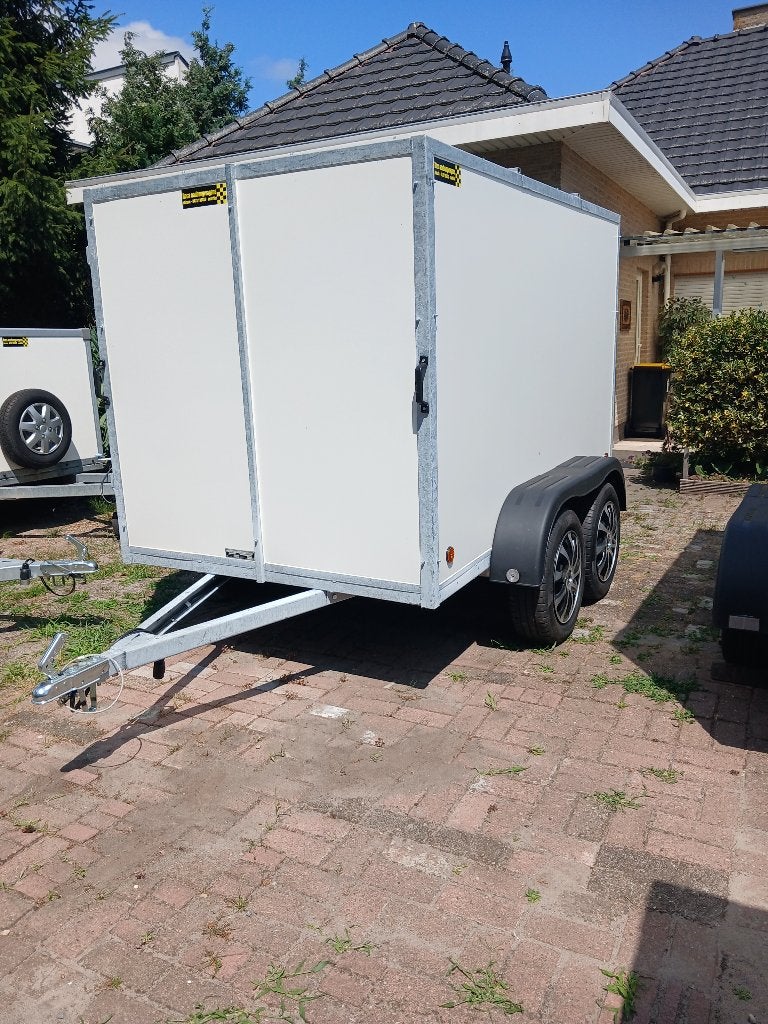 gesloten aanhangwagen, Ophalen, Nieuw