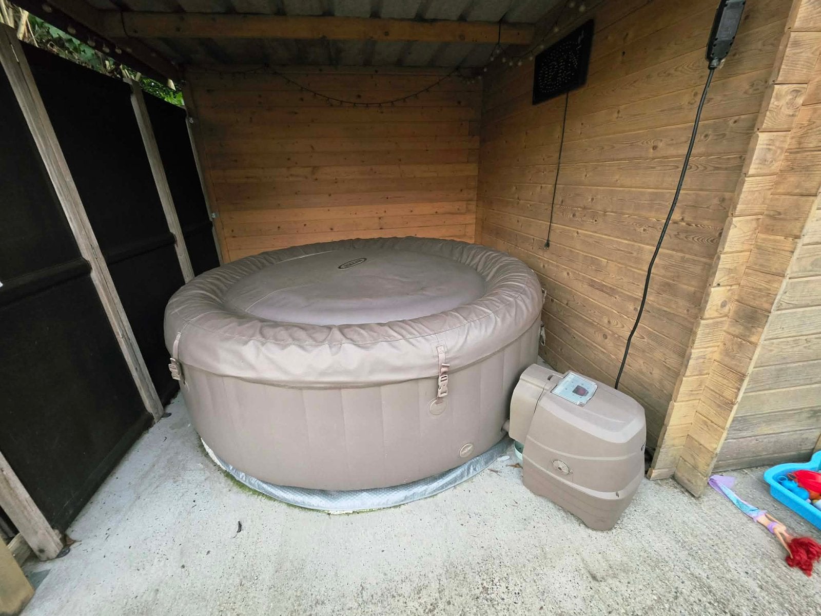 INTEX PURE SPA – 4 PERSONEN, Ophalen, Zo goed als nieuw, Pomp