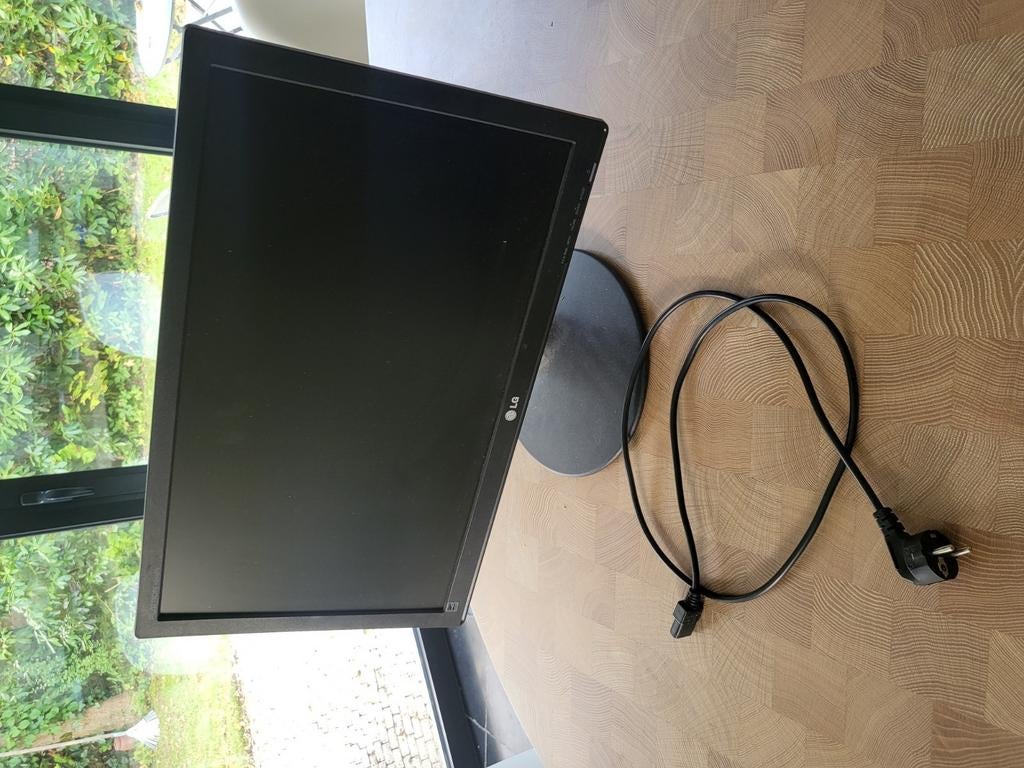 LG Flatron monitor 24", Computers en Software, Monitoren, Ophalen, Zo goed als nieuw