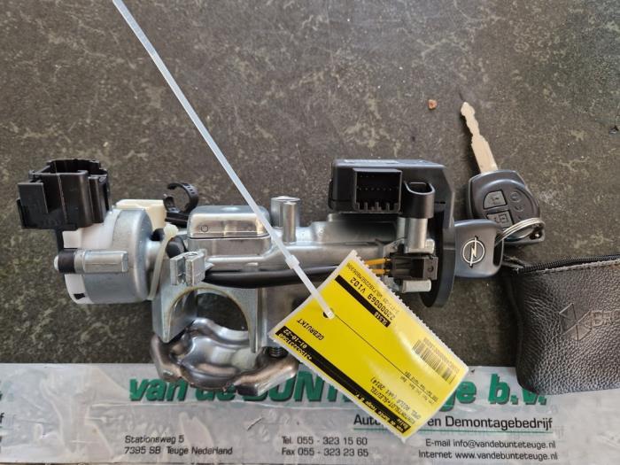 Serrure de contact + clé d'un Opel Agila, -, Opel, 3 mois de garantie, Utilisé