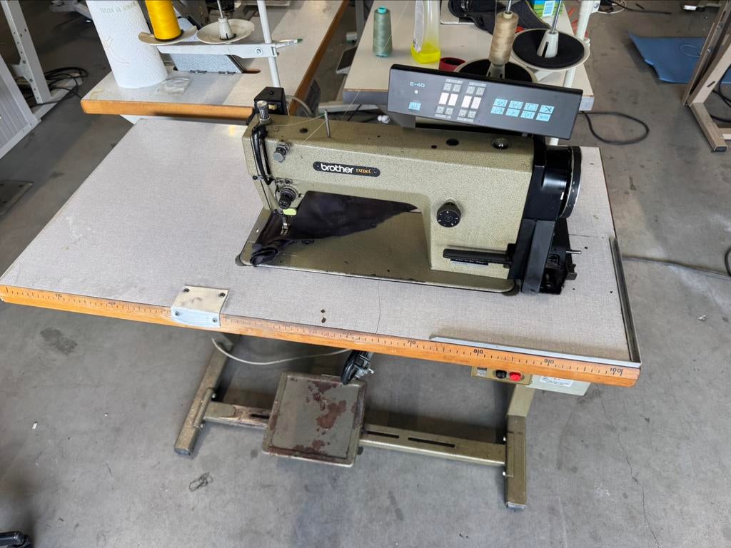 Industriele naaimachine brother automaat voor alle stoffen, Enlèvement ou Envoi, Machine à coudre, Industrie, Utilisé
