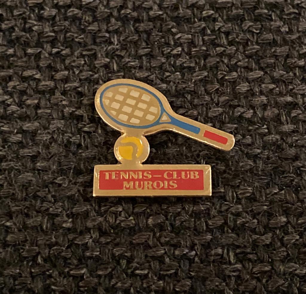 PIN - TENNIS CLUB - MUROIS, Envoi, Utilisé, Sport, Insigne ou Pin's