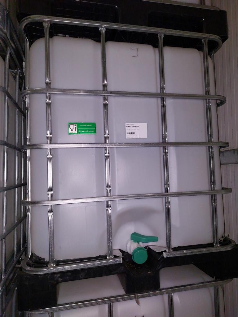 Witte IBC's ex voeding 1000l., Tuin en Terras, Regentonnen, Zo goed als nieuw, Overige materialen, 150 liter of meer, Met kraantje