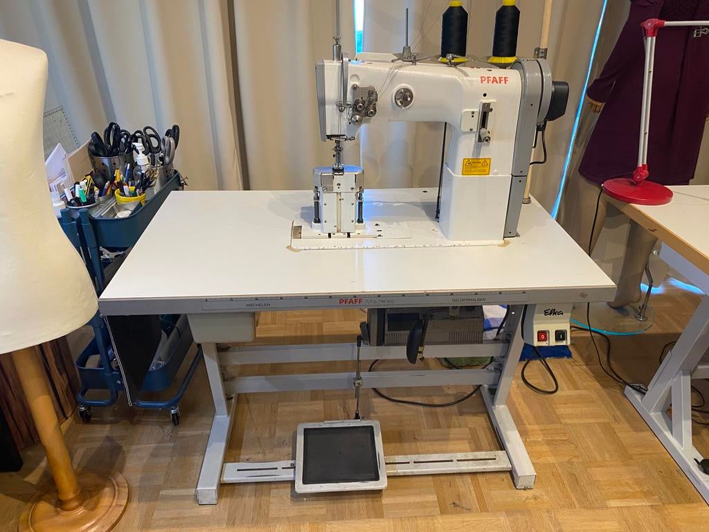 Pfaff 1296 zuil naaimachine, Hobby en Vrije tijd, Ophalen, Naaimachine, Industrieel, Gebruikt