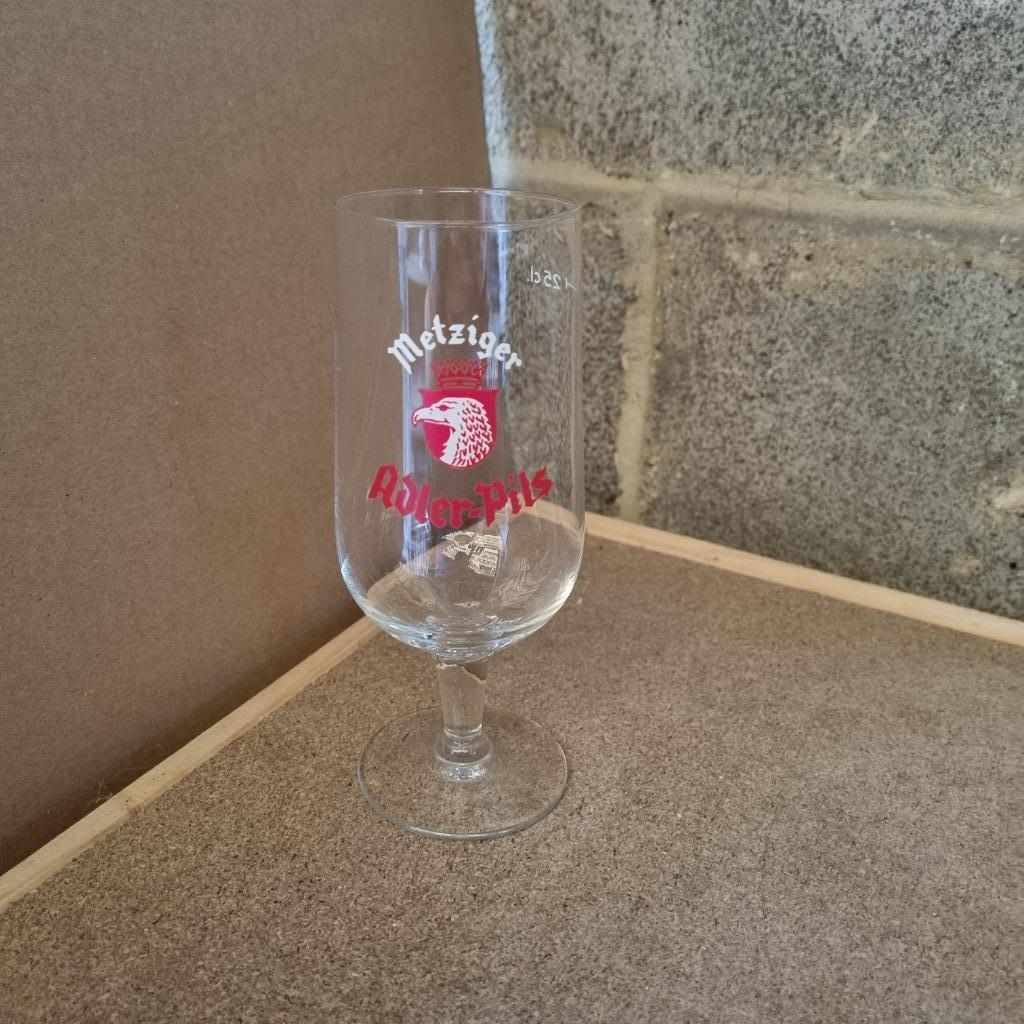 Verre Metziger Adler - Pils (modèle 2), Collections, Enlèvement ou Envoi, Utilisé, Verre ou Verres, Autres marques