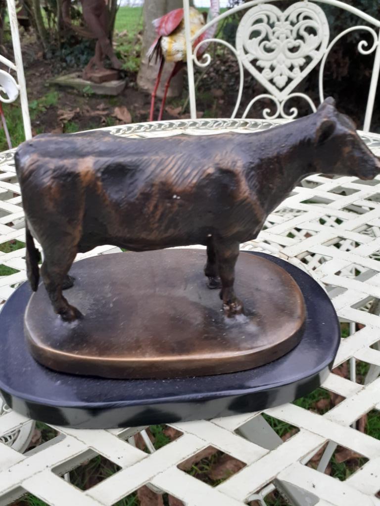 SUPERBE VACHE EN BRONZE SUR SOCLE EN MARBRE, Enlèvement ou Envoi, Bronze