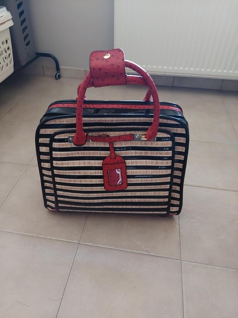 Zeer mooi afgewerkte trolley op wieltjes, Ophalen, Zo goed als nieuw, Wieltjes