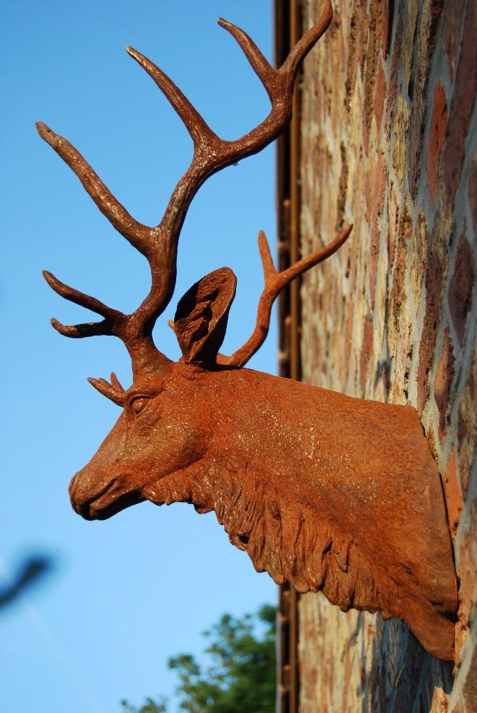 TETE DE CERF EN FONTE PATINEE A SUSPENDRE ., Enlèvement, Neuf