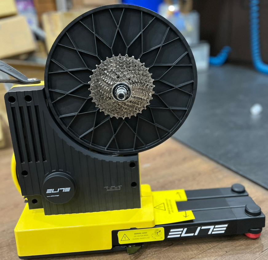 Elite Justo 2 Smart Trainer (Limited Edition - Pogacar Geel), Sport en Fitness, Wielrennen, Zo goed als nieuw, Overige typen, Ophalen of Verzenden