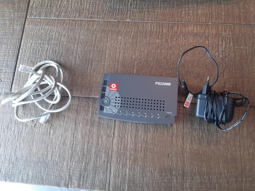 Compex 8 poorts Switch 10/100 PS2208B, Enlèvement, Utilisé