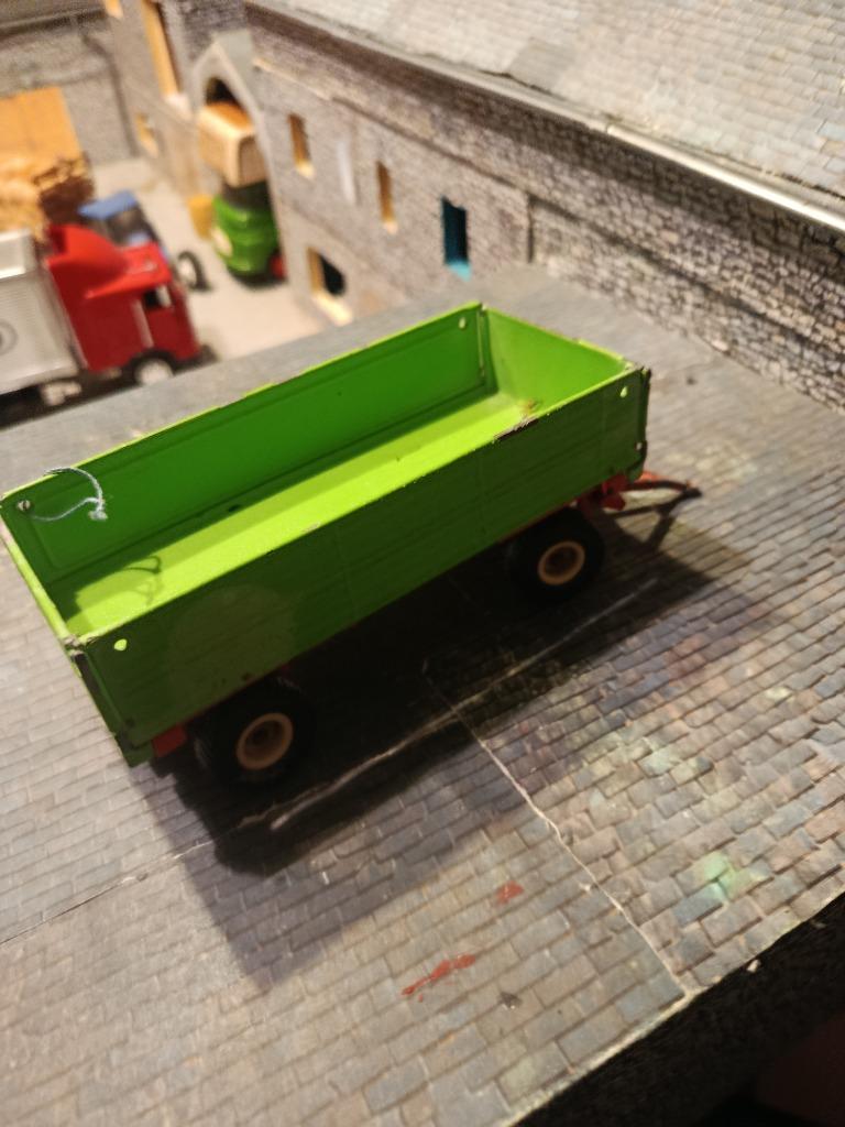 Remorque verte et rouge Siku incomplète, Hobby & Loisirs créatifs, Voitures miniatures | 1:32, Utilisé, Tracteur et Agriculture