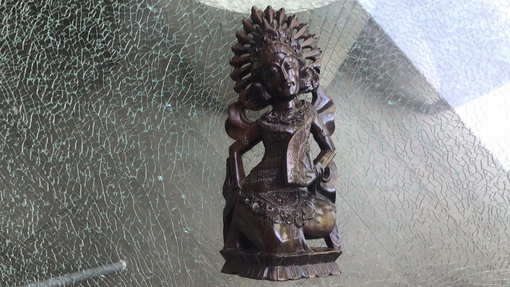 Houten beeldje van Balie 32cm. H x14cm, Ophalen, Zo goed als nieuw