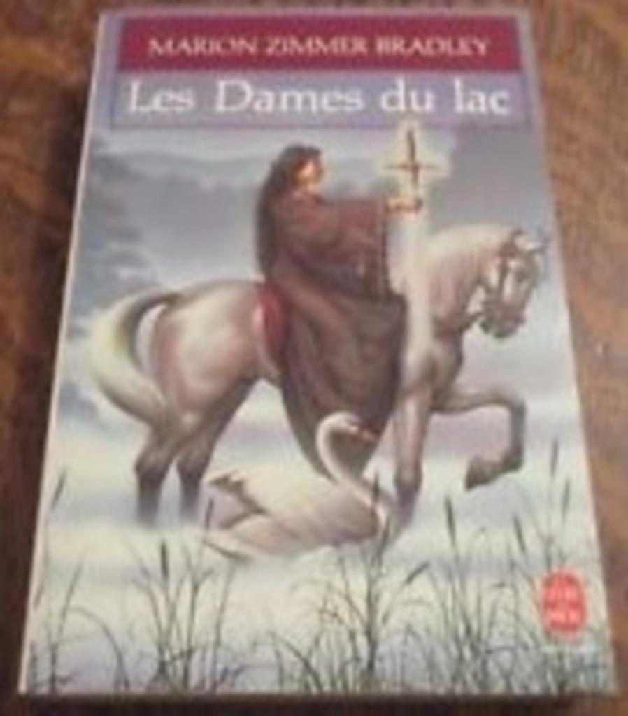 „De dames van het meer” deel 1 Marion Zimmer Bradley (1986), Ophalen of Verzenden, Gelezen, Marion Zimmer Bradley