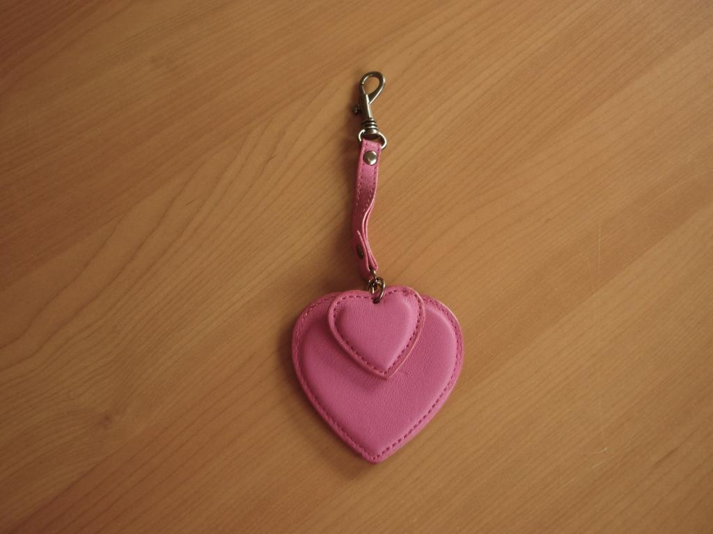 Gratis Fuchsia roze dubbele hart hanger handtashanger, Ophalen of Verzenden