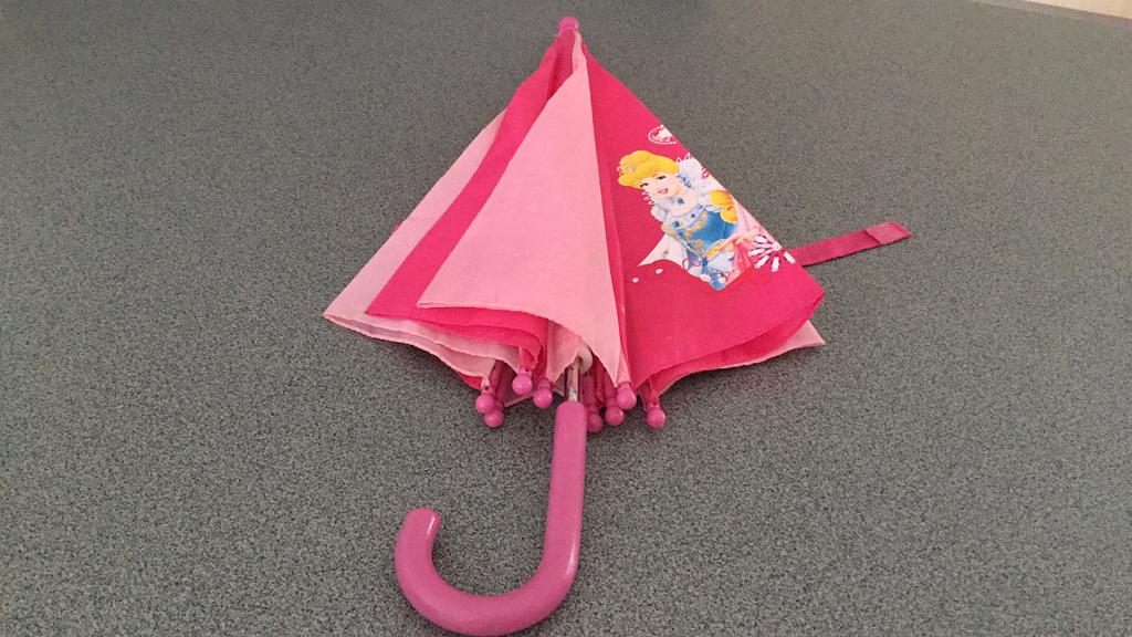 Roze kinder paraplu ‘prinsessen., Ophalen, Gebruikt