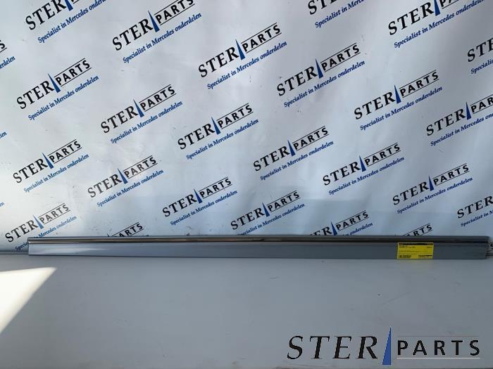 Cadre portière d'un Mercedes CLK, Enlèvement ou Envoi, 3 mois de garantie, Utilisé, Mercedes-Benz