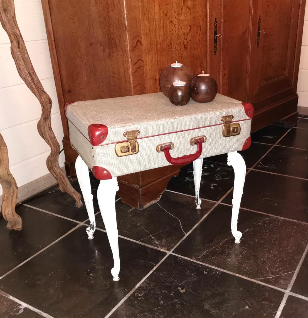 valise de voyage anglaise antique sur pieds en fer H 50 L 50, Maison & Meubles, Accessoires pour la Maison | Coffres, Utilisé