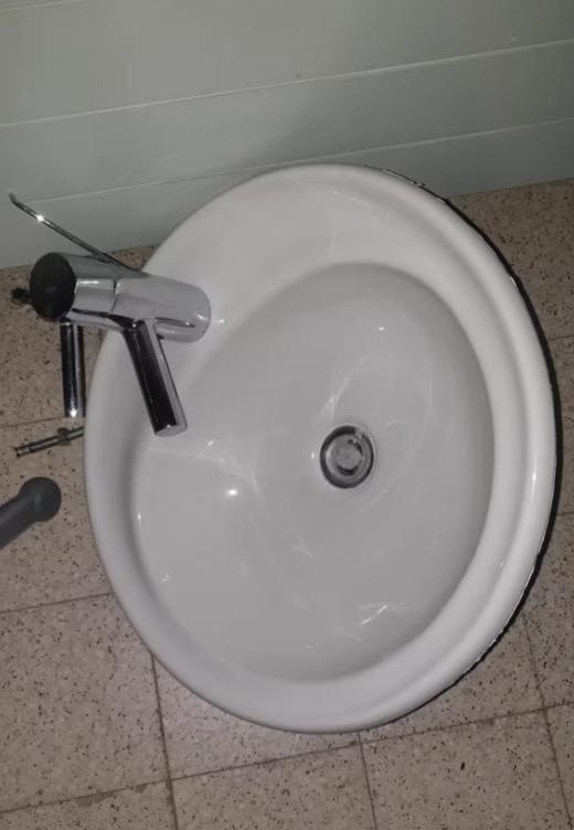 wastafel met kraan, Doe-het-zelf en Bouw, Sanitair, Ophalen, Zo goed als nieuw, Chroom, Kraan