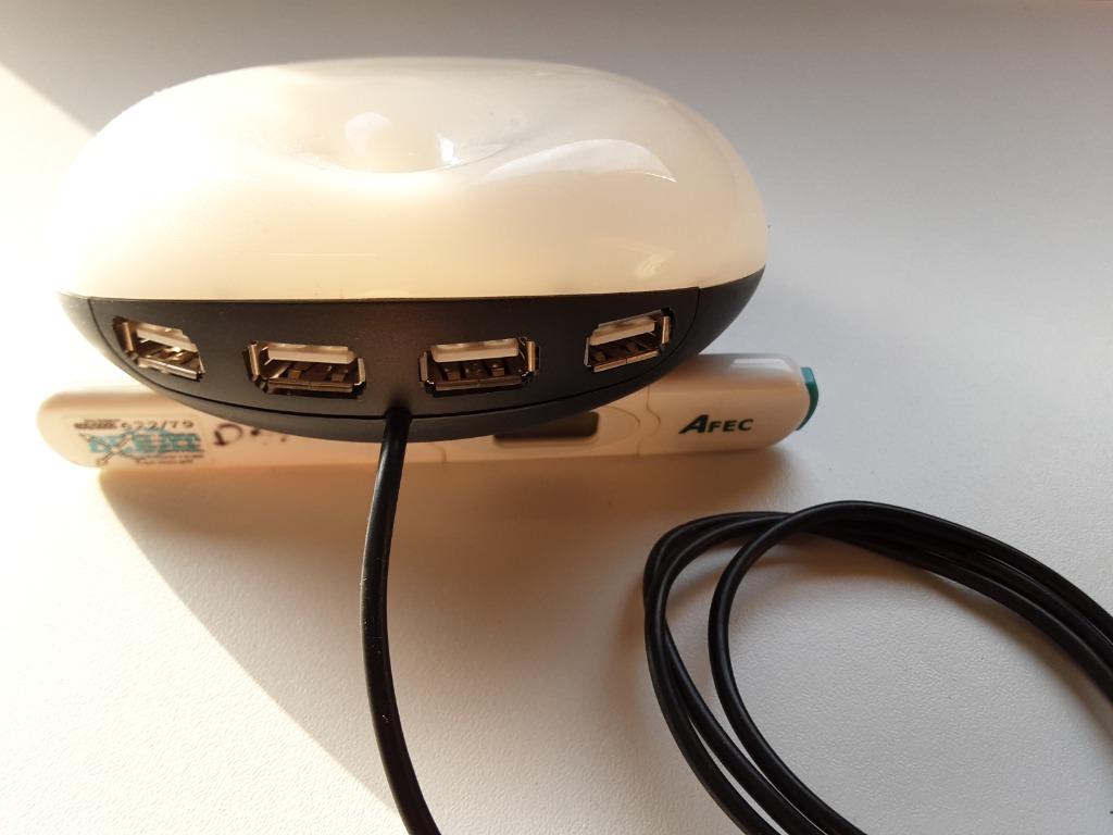 USB 4-POORTS USB, Ophalen of Verzenden, Zo goed als nieuw, USB-hub, Laptop