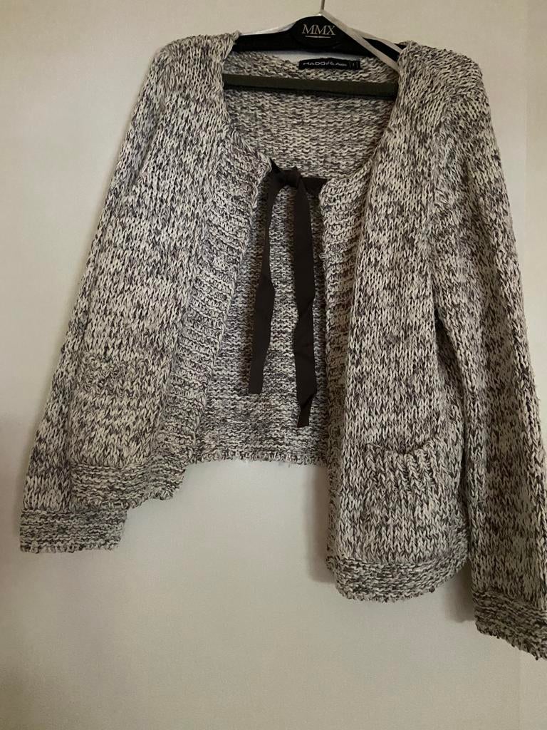 Gilet pour femme blanc-gris avec fermeture à ruban, Taille 38/40 (M), Gris, Enlèvement ou Envoi, Mado et les autres