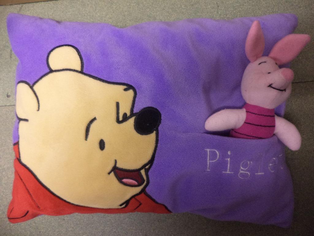 oreillers de WINNIE L'OURSON, Enlèvement ou Envoi, Comme neuf, Tapis ou Coussin