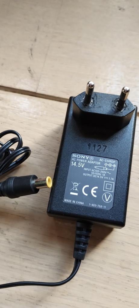 Sony AC-S14RDP Charger, Audio, Tv en Foto, Opladers, Ophalen of Verzenden, Gebruikt