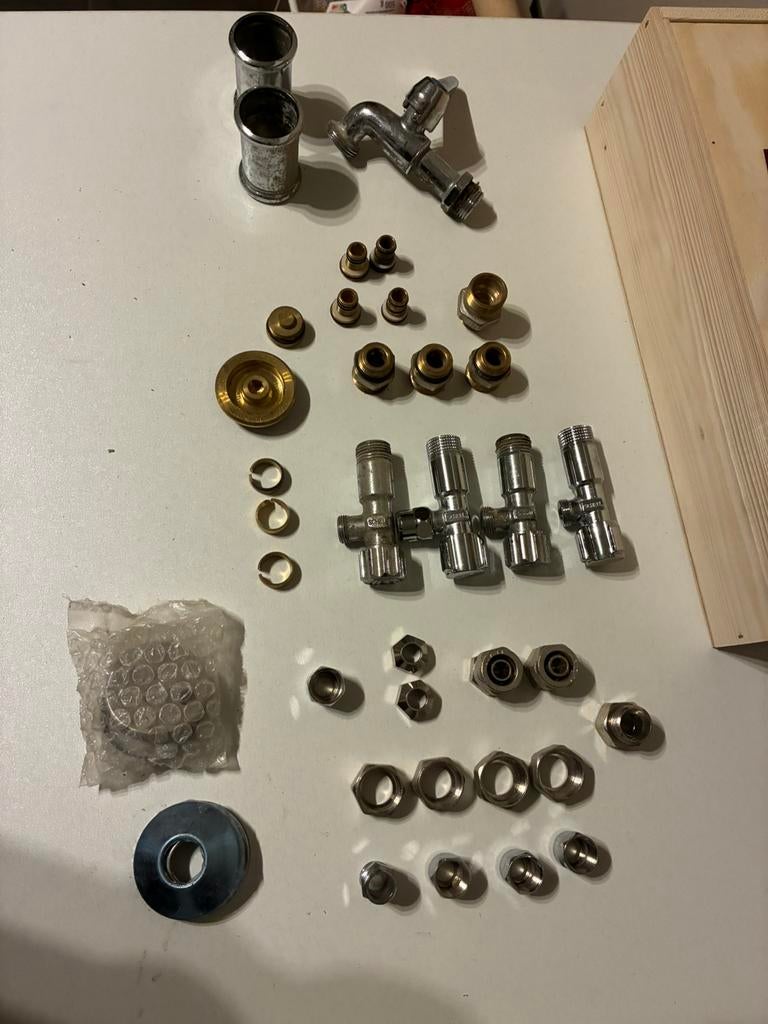 Nieuw sanitaire koppelingen enz., Ophalen, Zo goed als nieuw