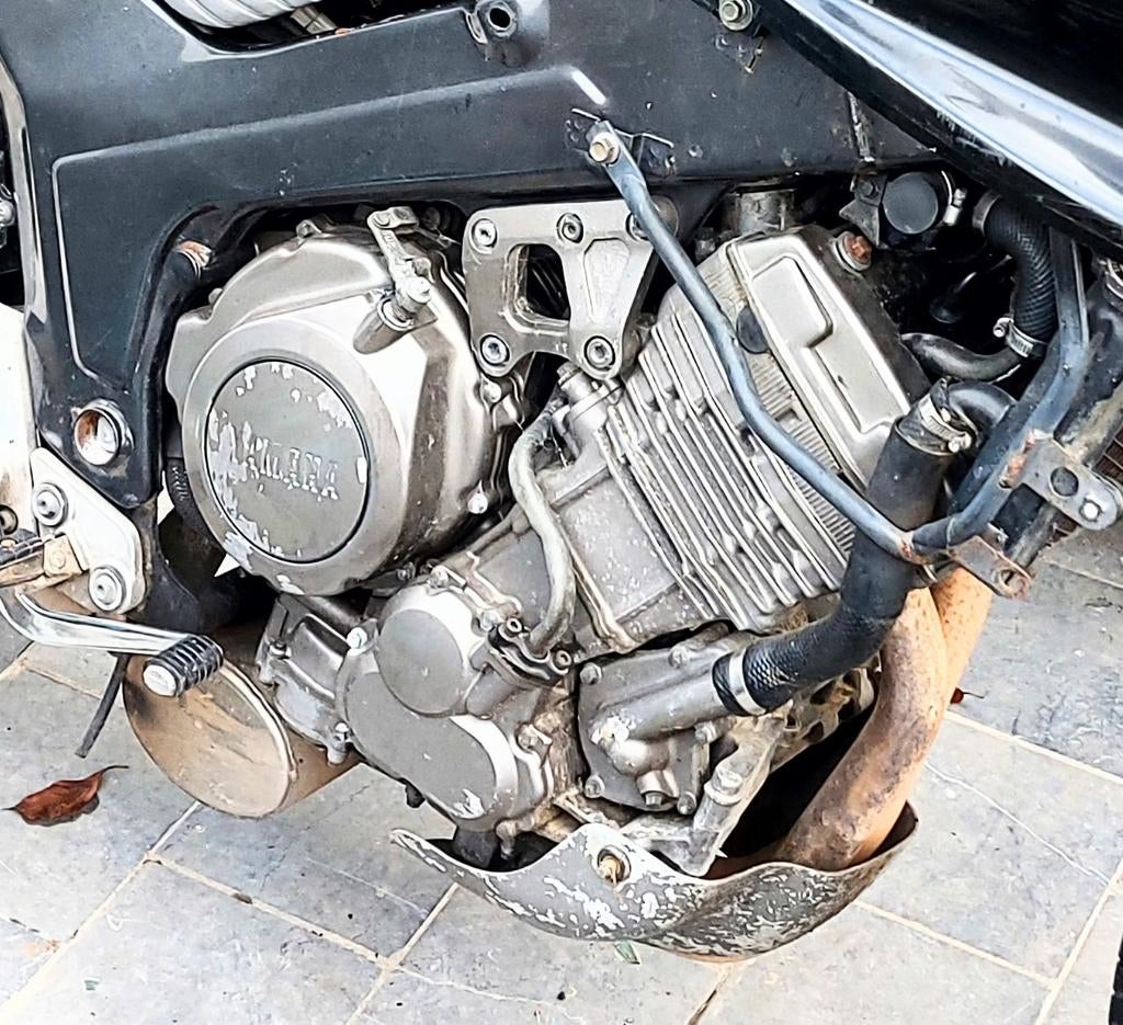 Moteur de YAMAHA TDM 850 3VD avec ses périphériques, Enlèvement