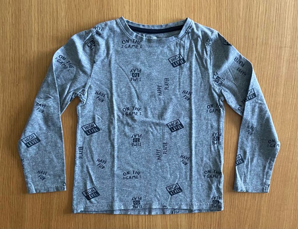 T-shirt gris imprimé à longues manches - 8 ans - 2,50€, Enfants & Bébés, Vêtements enfant | Taille 128, Comme neuf, Kiabi, Garçon