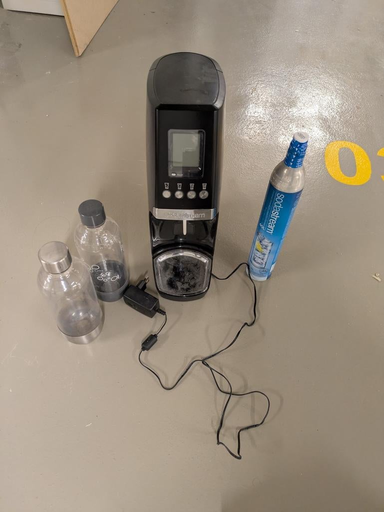 SodaStream + twee flessen + gasfles, Ophalen