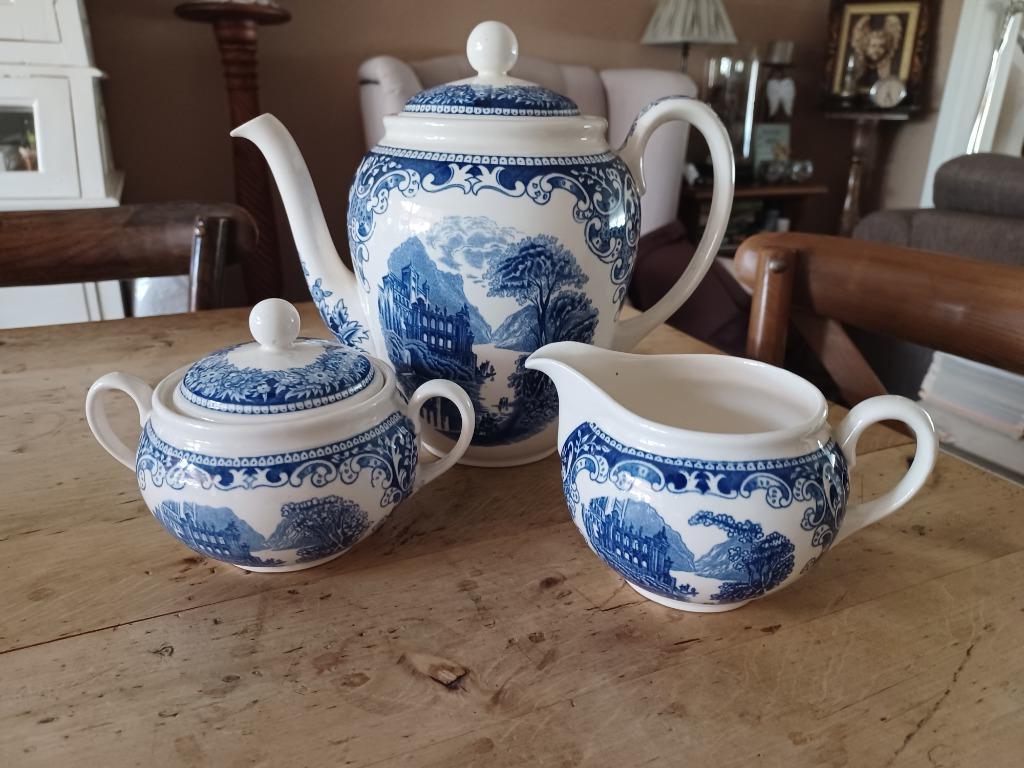 P.REGOUT CASTILLO koffiekan, melkkan en suikerpot, Ophalen of Verzenden