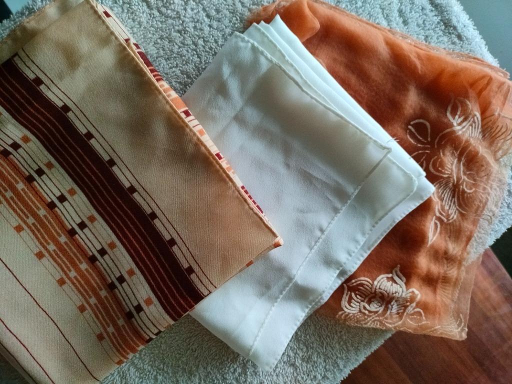sjaal nylon oranje wit - 3 stuks, Enlèvement ou Envoi, Comme neuf, Écharpe