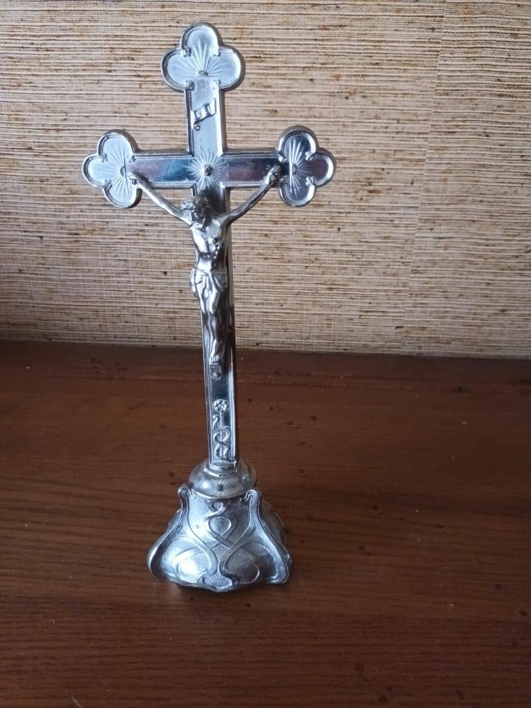 Crucifix., Enlèvement