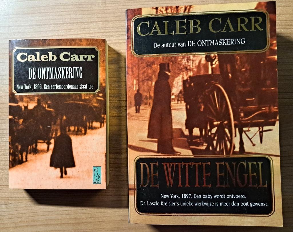 Caleb Carr DE ONTMASKERING en DE WITTE ENGEL, Ophalen of Verzenden, Zo goed als nieuw, Caleb Carr