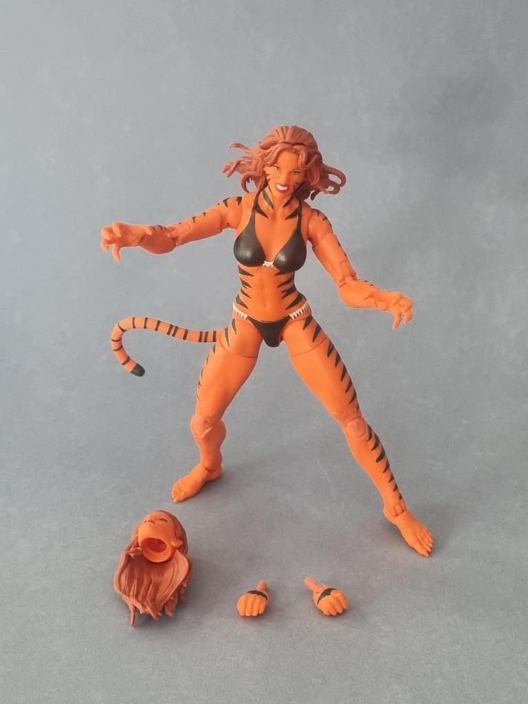 Marvel Legends Tigra (Retro) 80th Anniversary, Verzamelen, Ophalen of Verzenden, Zo goed als nieuw