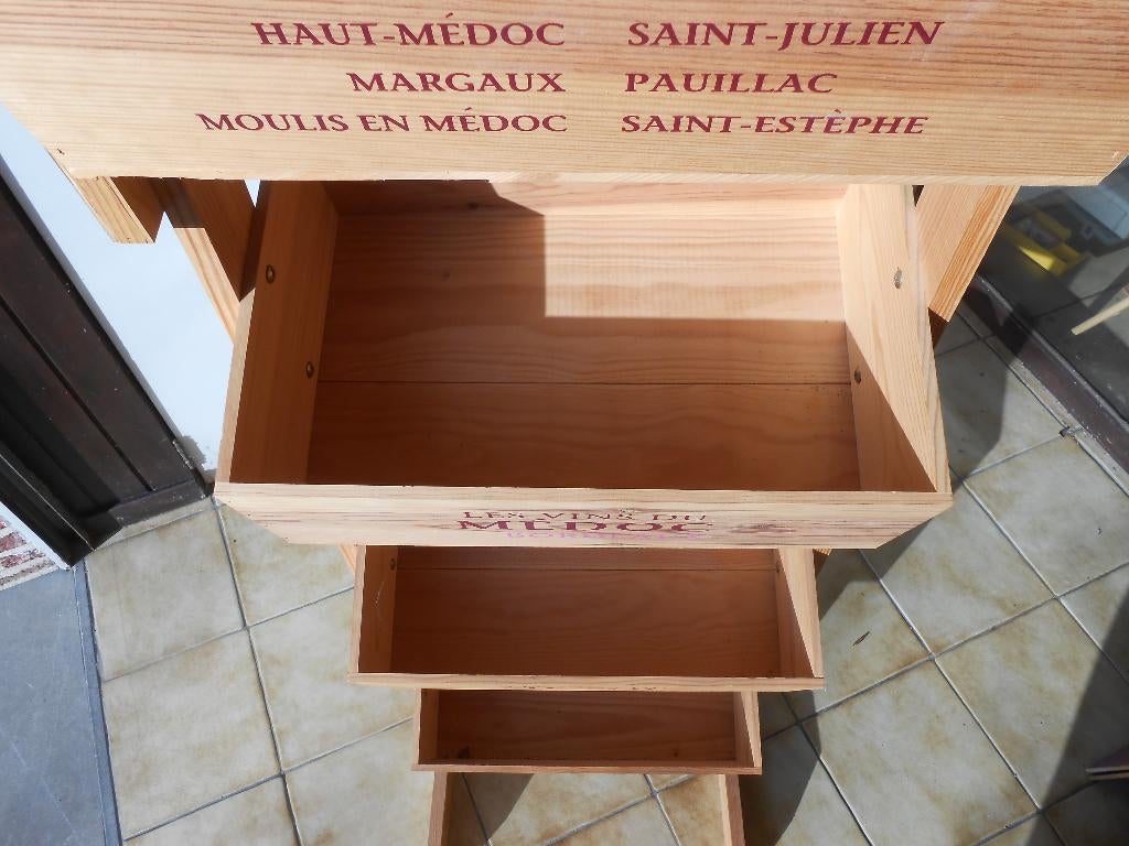 CASIER DANS DES CAISSES À VIN FRANÇAISES EN BOIS, Enlèvement