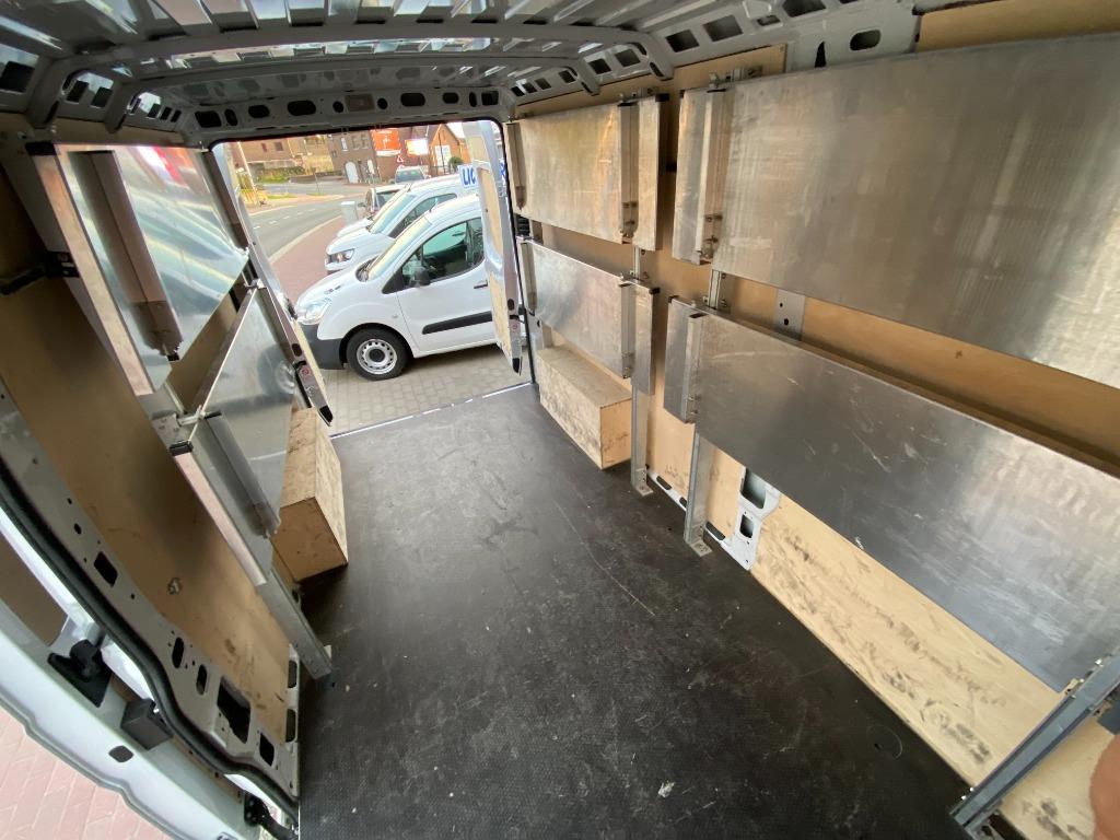 Peugeot Boxer Speciale uitvoering 2022 slechts 24455km !!TOP, Auto's, Stof, 4 cilinders, Wit, Bedrijf