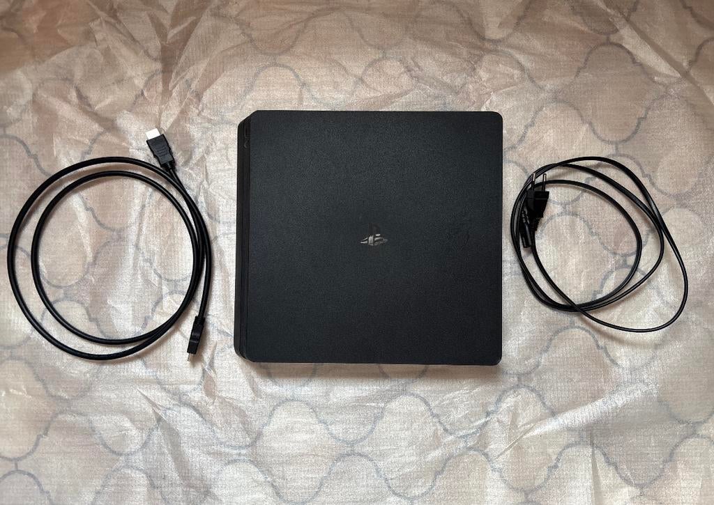 PS4 slim 12.50 + kabels (zie beschrijving), Games en Spelcomputers, Ophalen, Gebruikt, Zonder controller, 1 TB