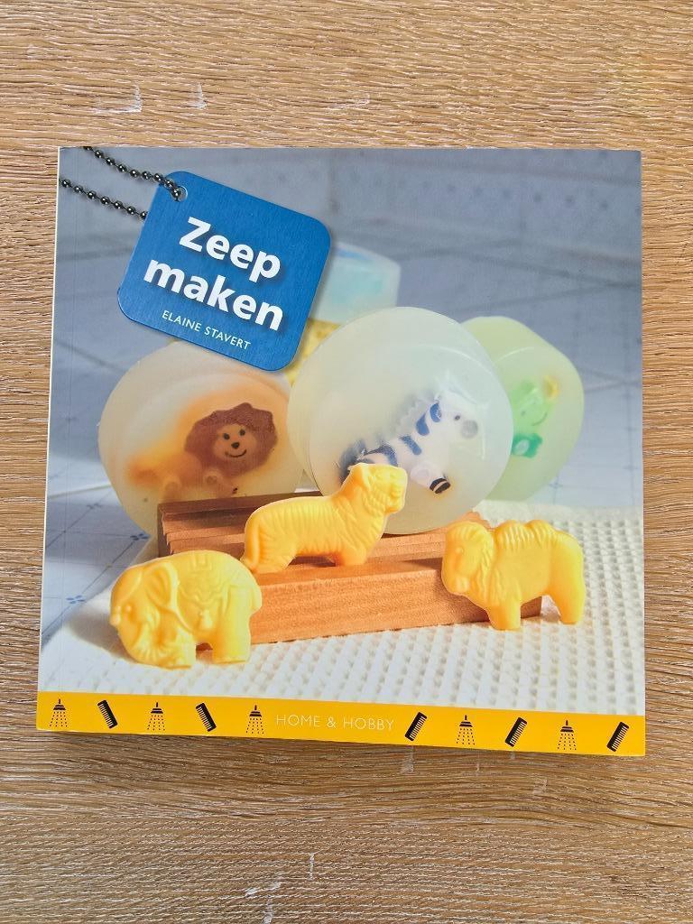 Zelf zeep maken boek, Hobby en Vrije tijd, Ophalen of Verzenden, Zo goed als nieuw