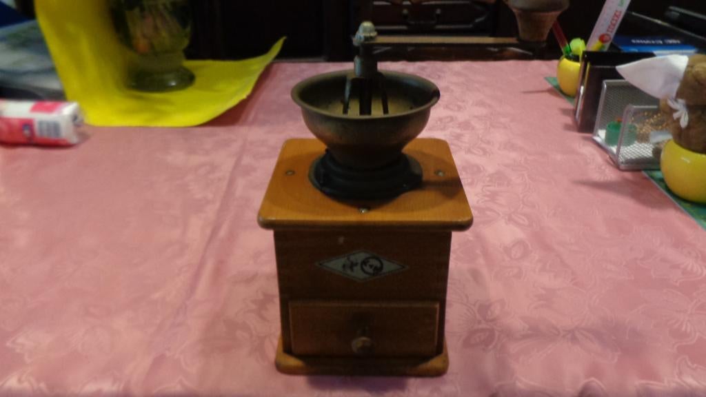 Oude koffiemolen Merk KYM., Antiek en Kunst, Ophalen of Verzenden